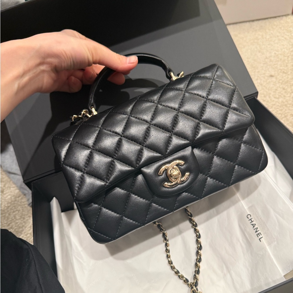 chanel mini bag with Handel
